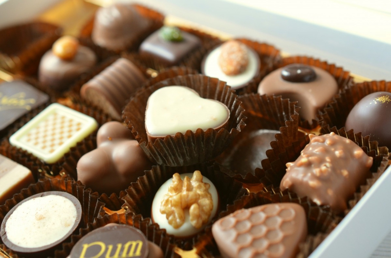 confiserie-PUGET SUR ARGENS-min_chocolates_food_candy_calories_nibble_chocolate_heart-782043